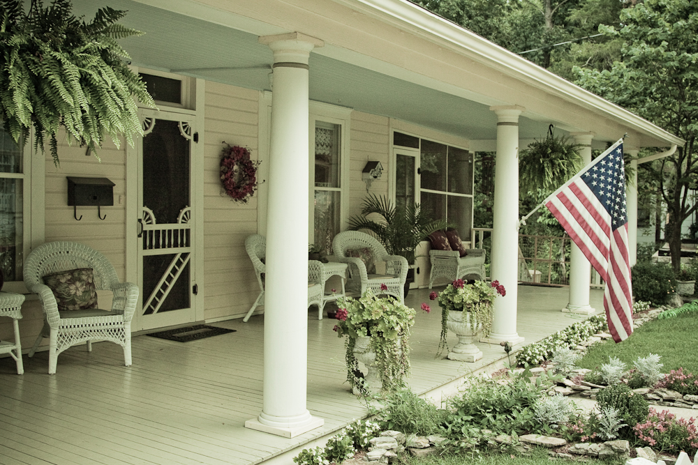 Red Bud Manor Bed & Breakfast